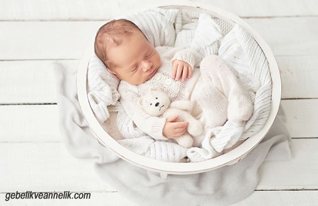 Yenidoğan Sevimli Bebek Fotoğrafları