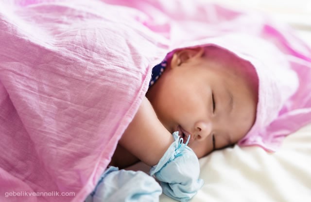 Sevimli Uyuyan Bebek Fotoğrafları