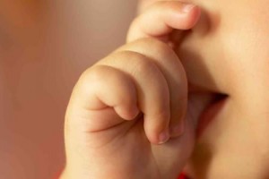Bebeklerde Parmak Emme Alışkanlığı